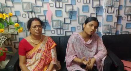 রাহুলের মা ও স্ত্রী